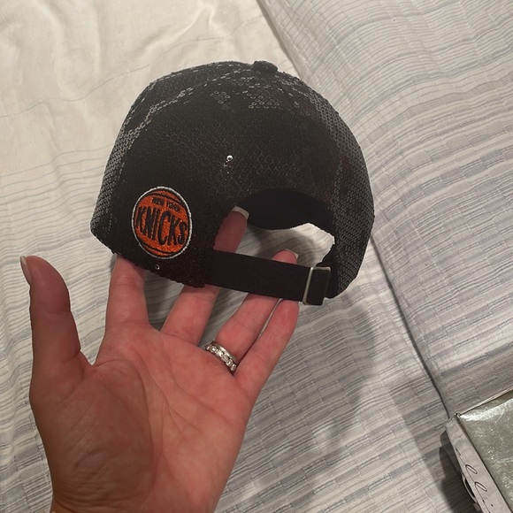 New York Knicks hat and cap - Picture 3 of 11